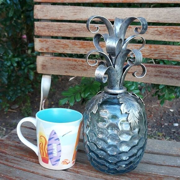 Beautiful Glass and Metal Pineapple - Picture 2 of 7